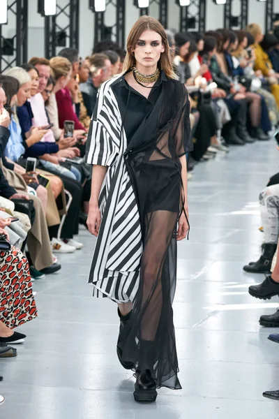 Look 26